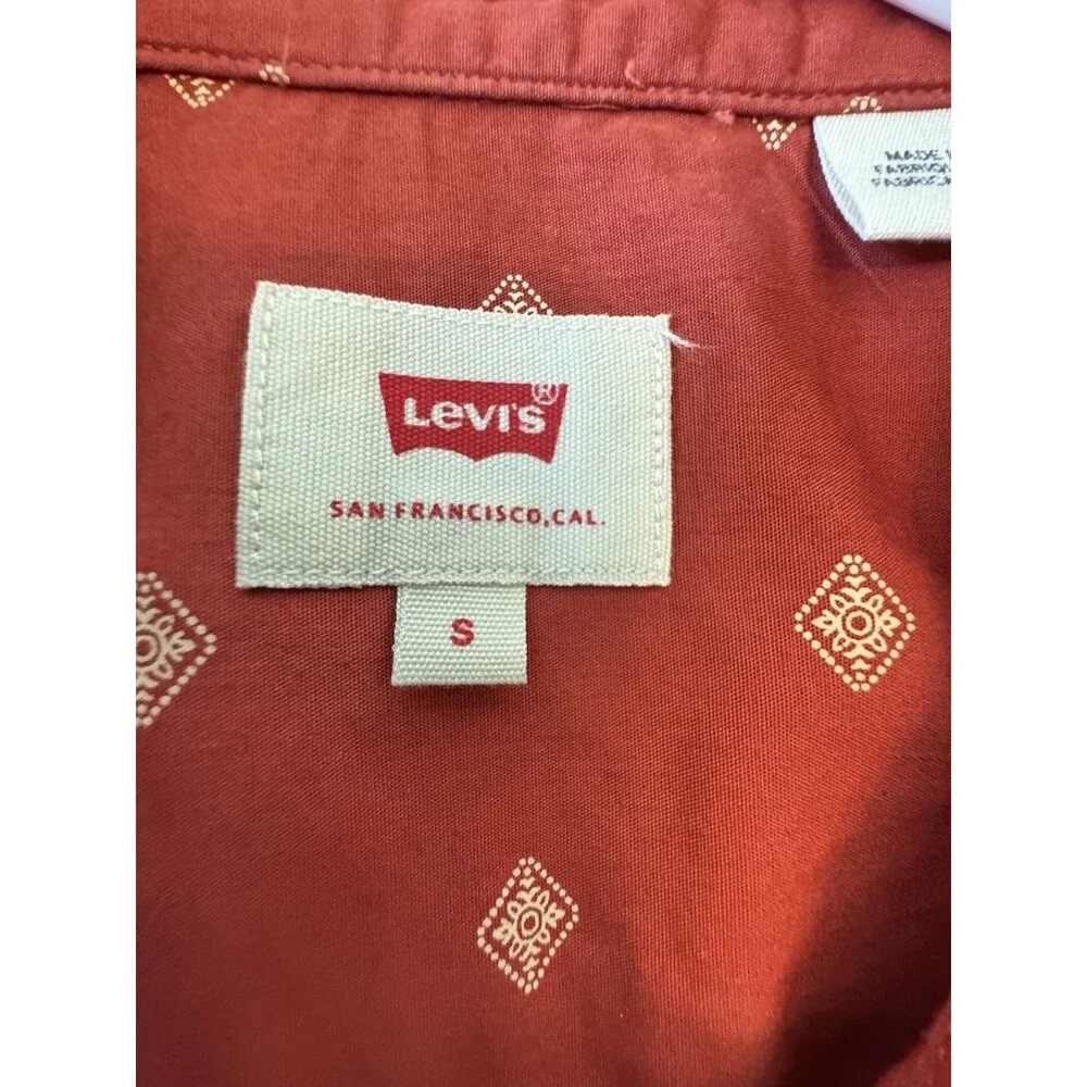Men's Levi's Slim Fit Red Button Down Size Small